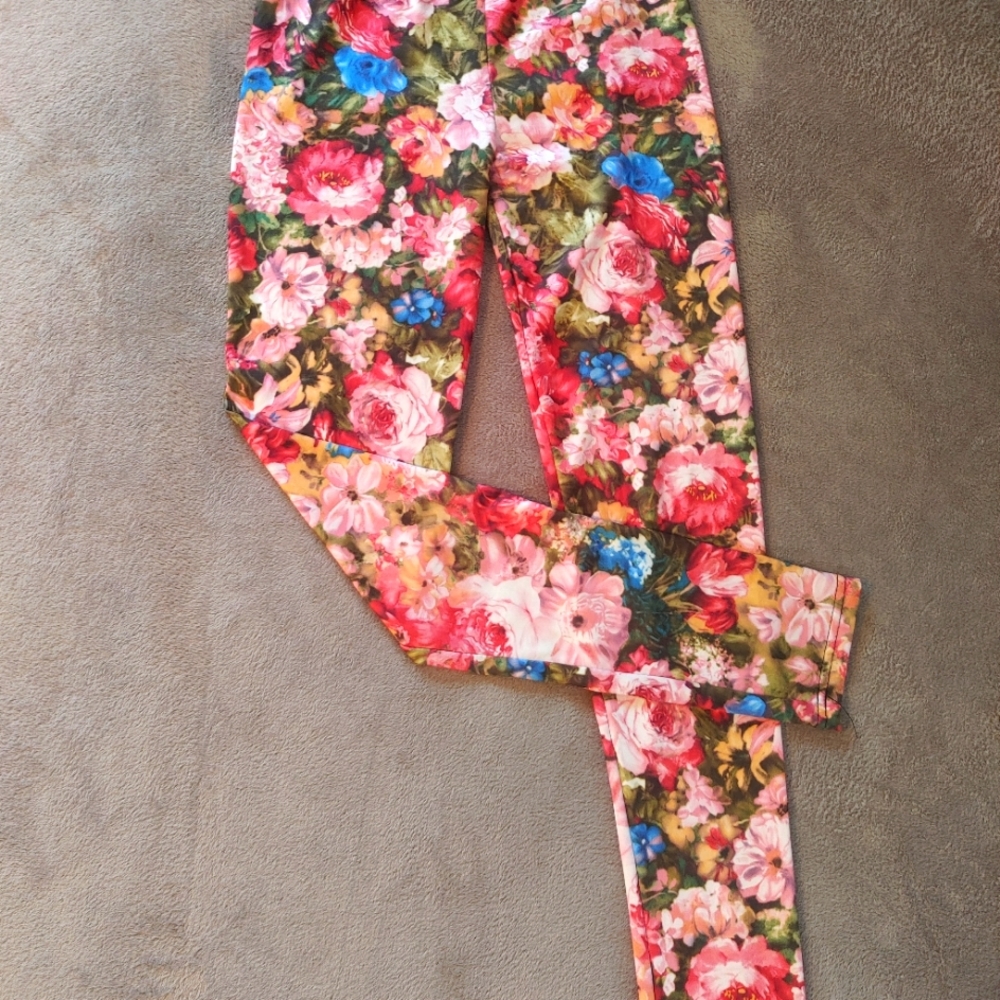 Small Floral Pattern Leggings